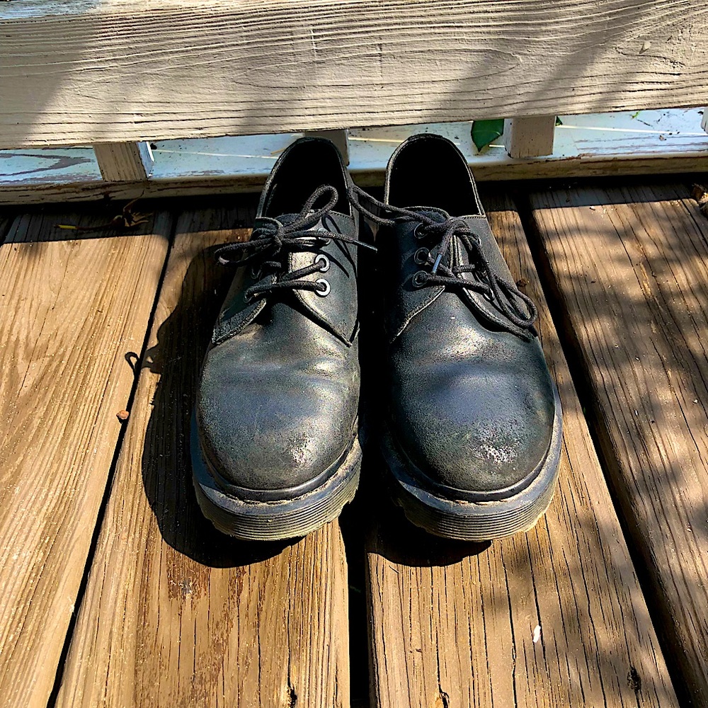 Black Low-Top Dr. Martens Immanuel size 8